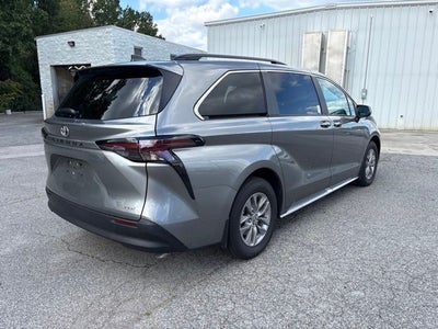 2026 Toyota Sienna XLE 8 Passenger