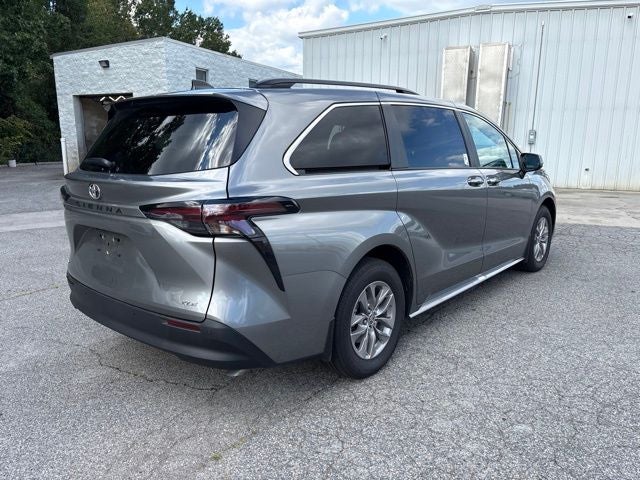 2026 Toyota Sienna XLE 8 Passenger