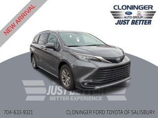 2025 Toyota Sienna XLE 8 Passenger