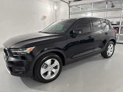 2022 Volvo XC40 Momentum