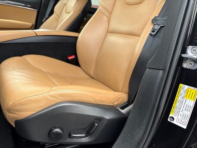 2019 Volvo XC90 T6 Momentum