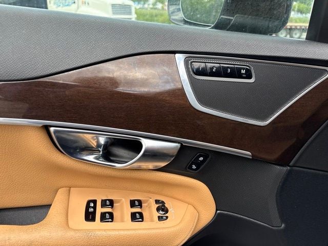 2019 Volvo XC90 T6 Momentum