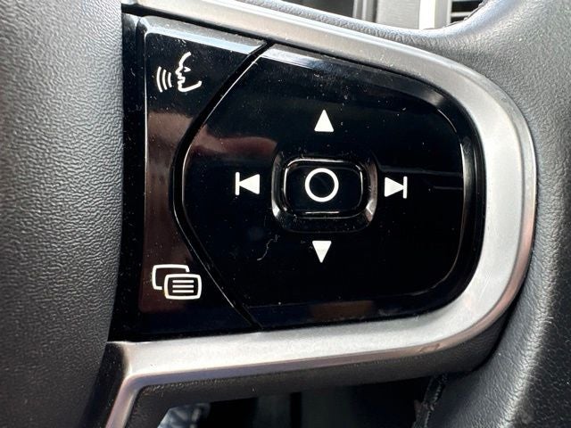 2019 Volvo XC90 T6 Momentum