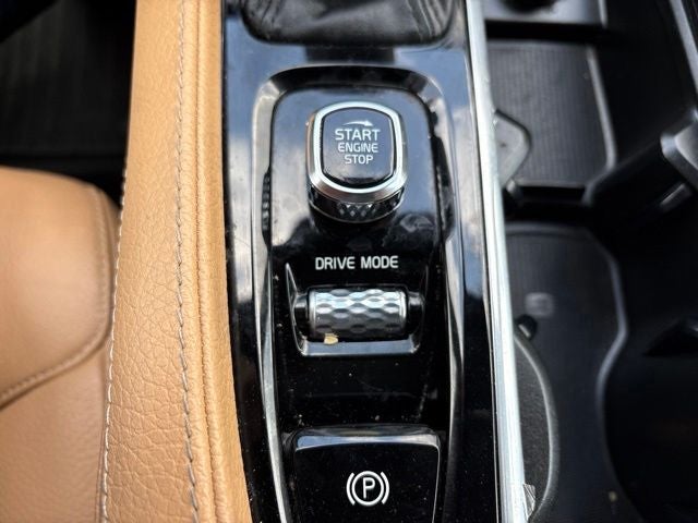 2019 Volvo XC90 T6 Momentum