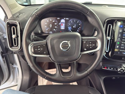 2020 Volvo XC40 Momentum