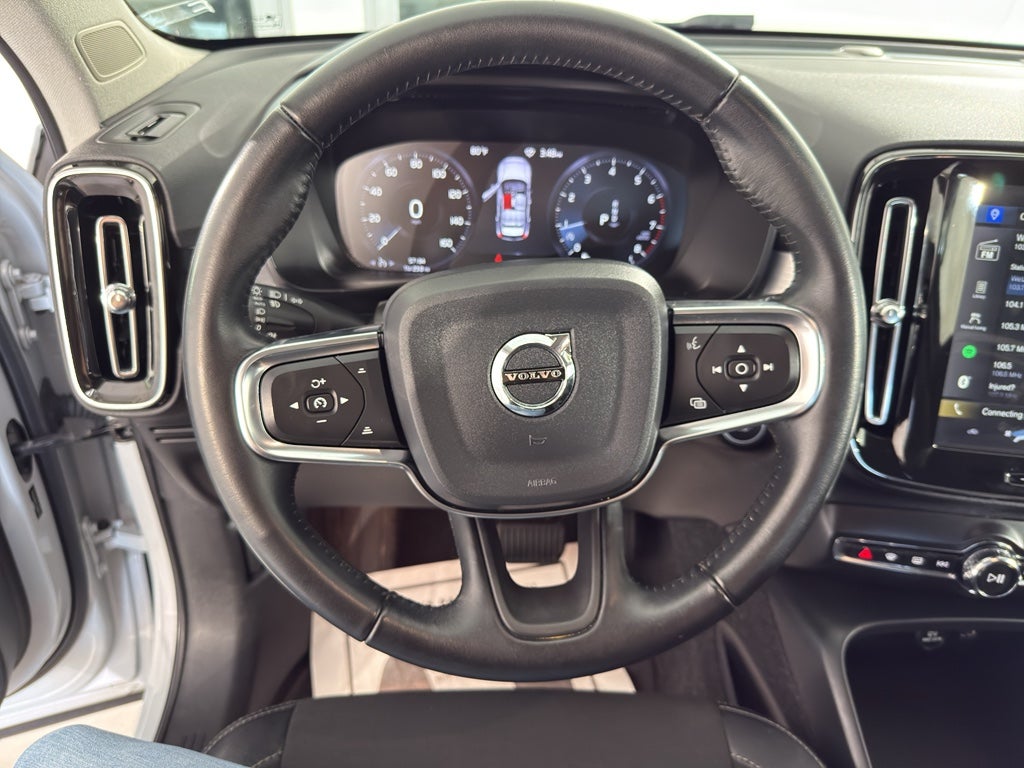 2020 Volvo XC40 Momentum